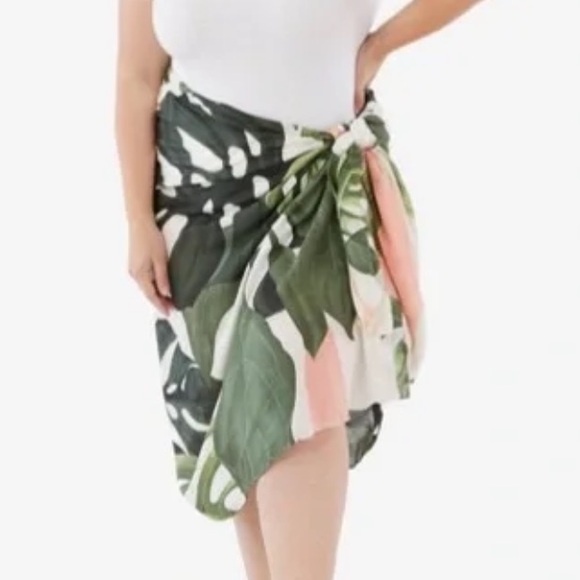 Virginia Wolf Multi Wear Wrap - Picture 5 of 15